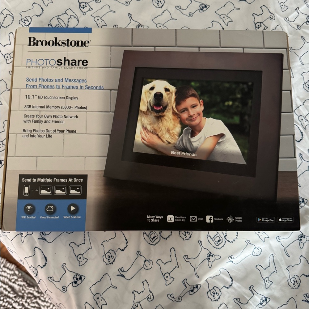 Brook stone Photoshare Frame moving pictures.10.1 display. NWT Great Xmas gift